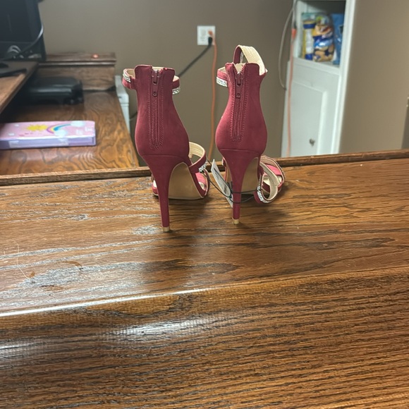 Red high heel shoes with silver accent. - Picture 3 of 4